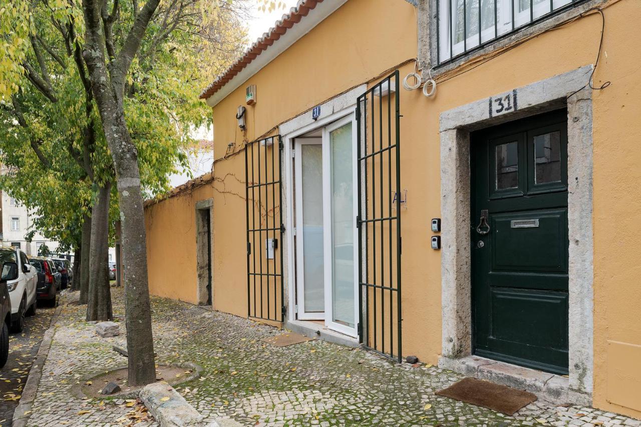 The Yellow House Spacious Duplex In Prazeres District Lisboa Eksteriør bilde
